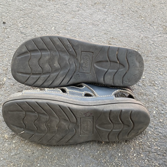 State Street Women’s Black Leather Fisherman Buckle Air Wair  Sandals Size 9.5 - Picture 15 of 16